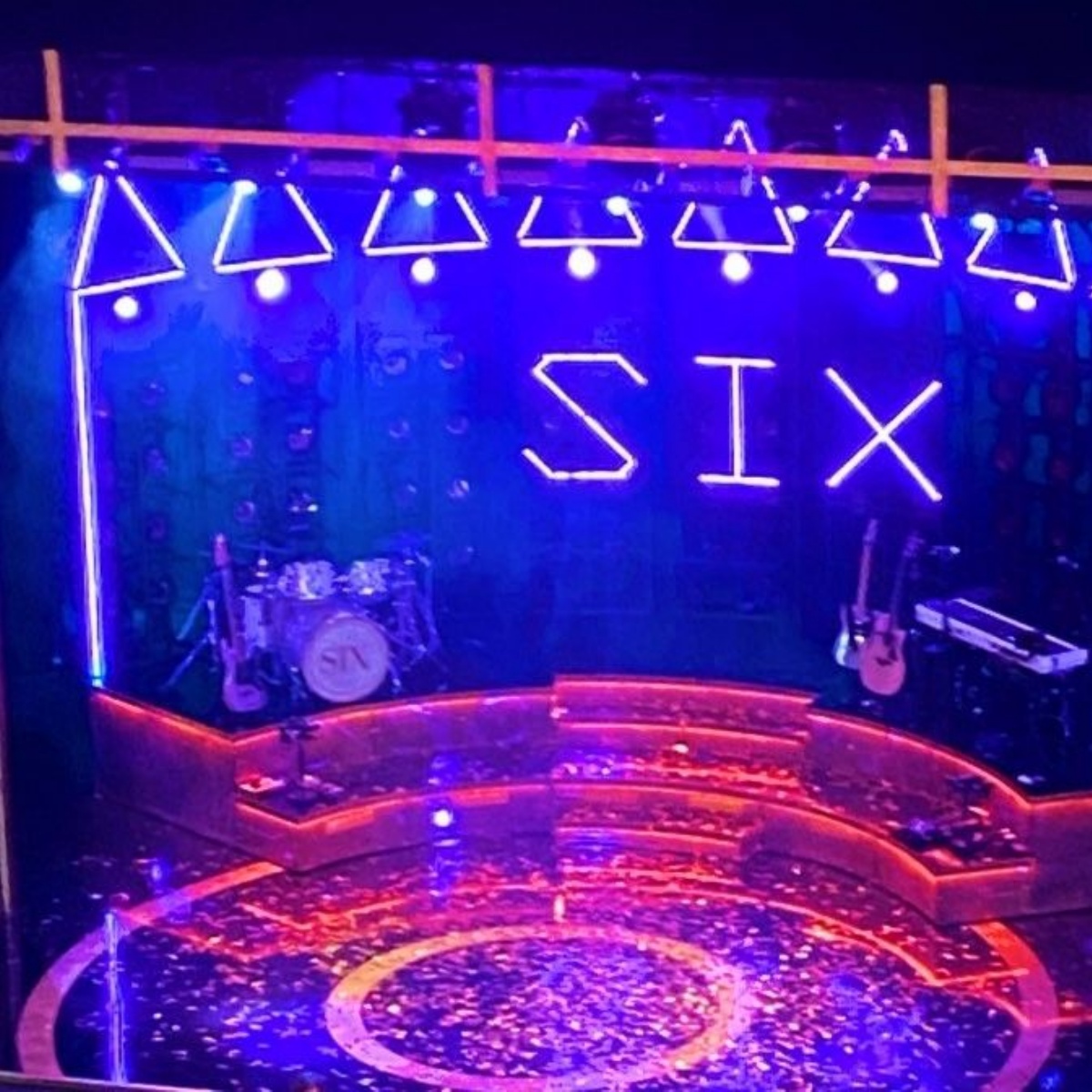 Students and Staff enjoy the sassy SIX! Maiden Erlegh Chiltern Edge